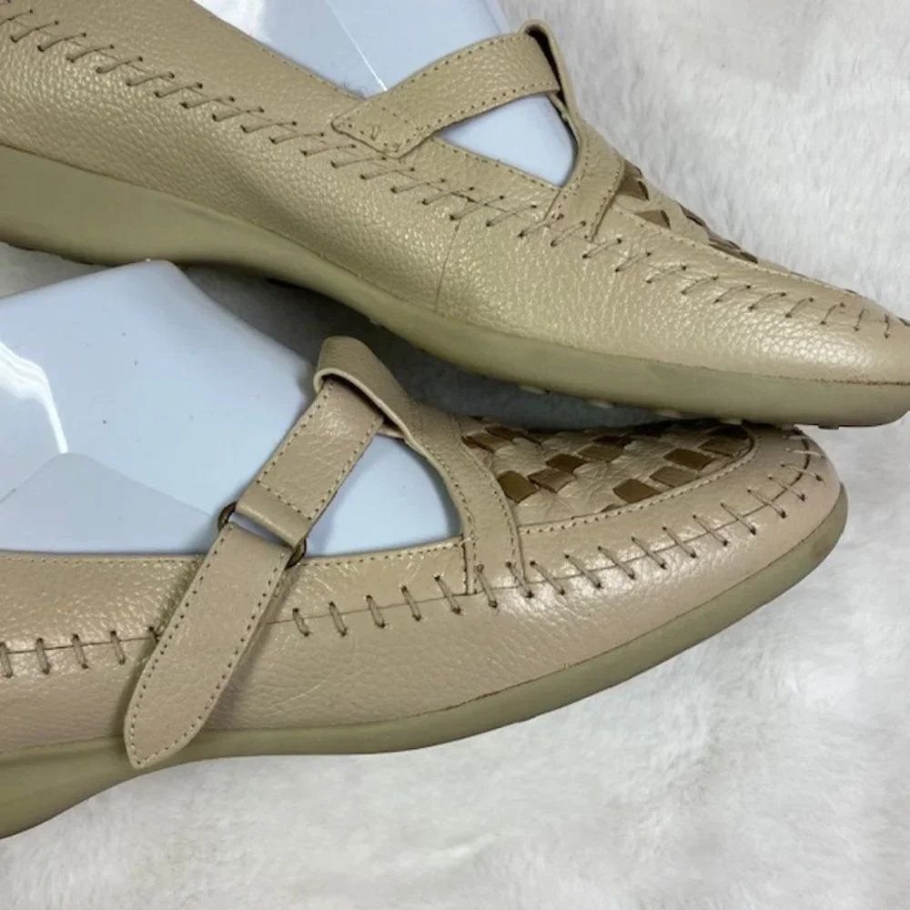LIKE NEW Mushrooms Leather Woven Loafers Mary Janes Slip on, size 9‎
